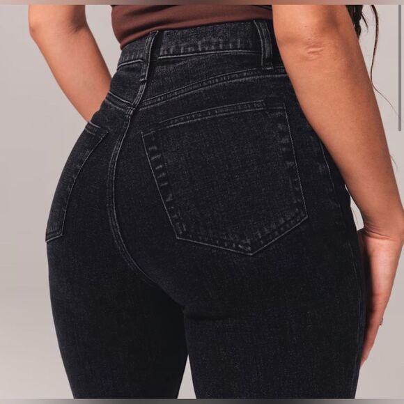 Abercrombie & Fitch Curve Love Ultra High Rise 90s Slim Straight Jean Black 4 - Picture 4 of 10